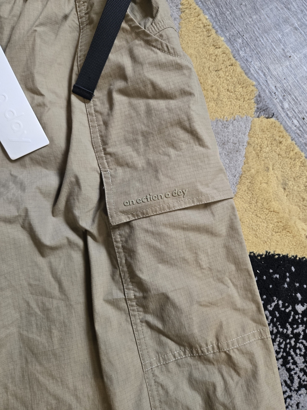Light Khaki Wide-Leg Cargo Pants - Picture 4 of 7